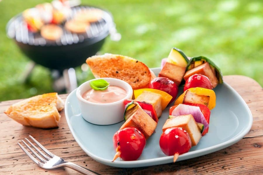 summer party 3 - 5 Simple Tips For Hosting An Unforgettable Outdoor Party This Summer